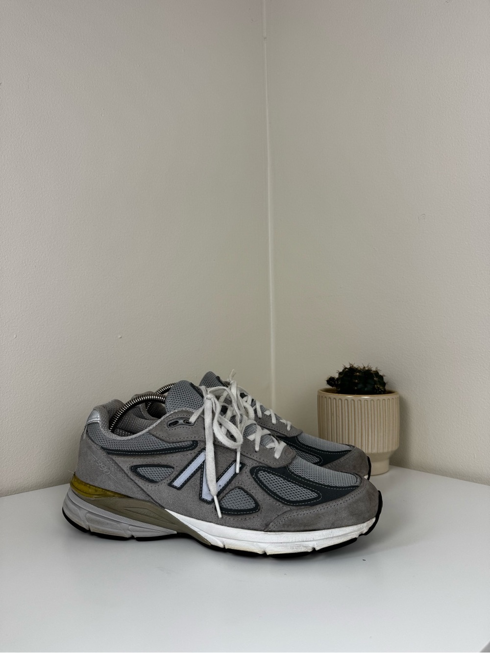 New Balance 990v4 Grey – Men’s US 10.5 / EU 44.5